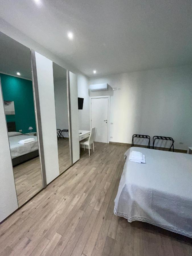 Dormire A Napoli Centro Holiday House Casa Vacanza Luaran gambar