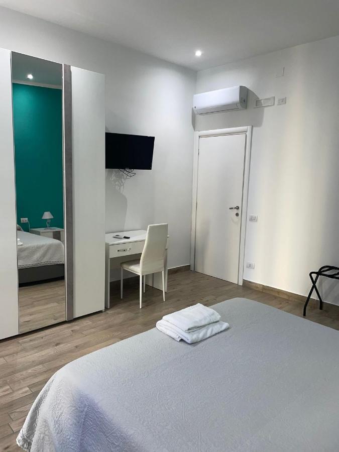 Dormire A Napoli Centro Holiday House Casa Vacanza Luaran gambar