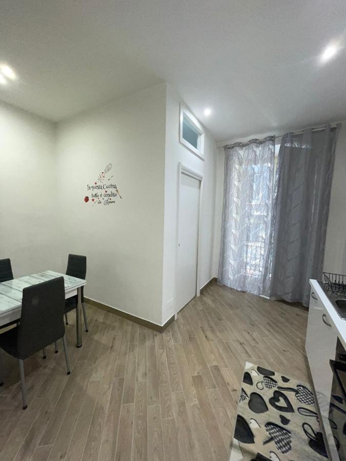Dormire A Napoli Centro Holiday House Casa Vacanza Luaran gambar