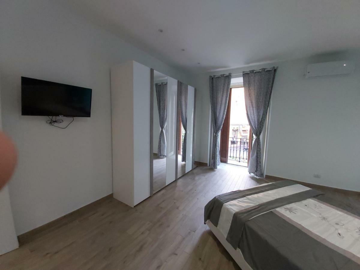 Dormire A Napoli Centro Holiday House Casa Vacanza Luaran gambar